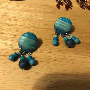 Lot of 3 rings and 4 pair of earrings.
